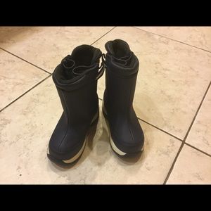 Lands’ End weatherproof boots in Navy NWOT